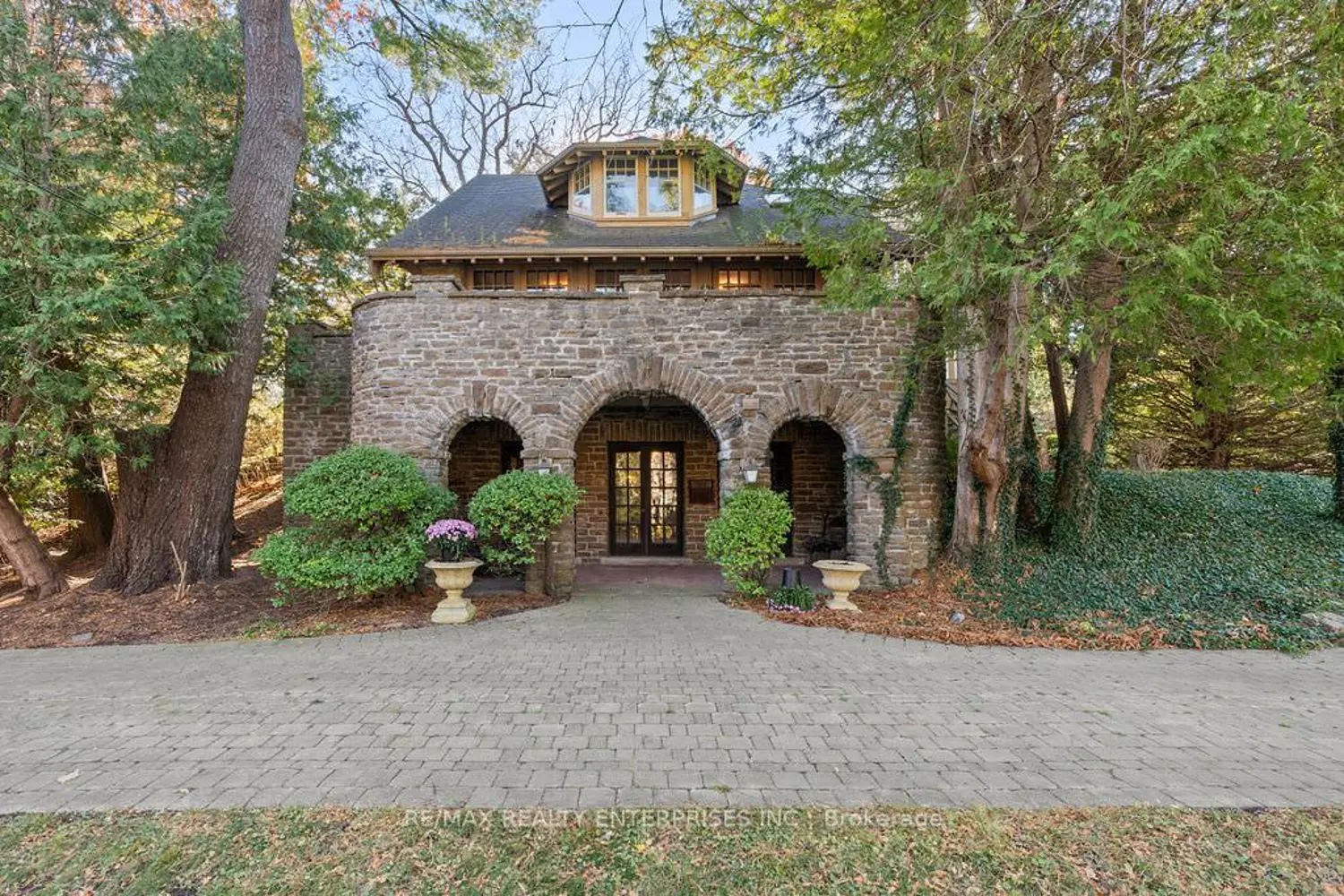 Additional image 5 of 1520 Pinetree Crescent