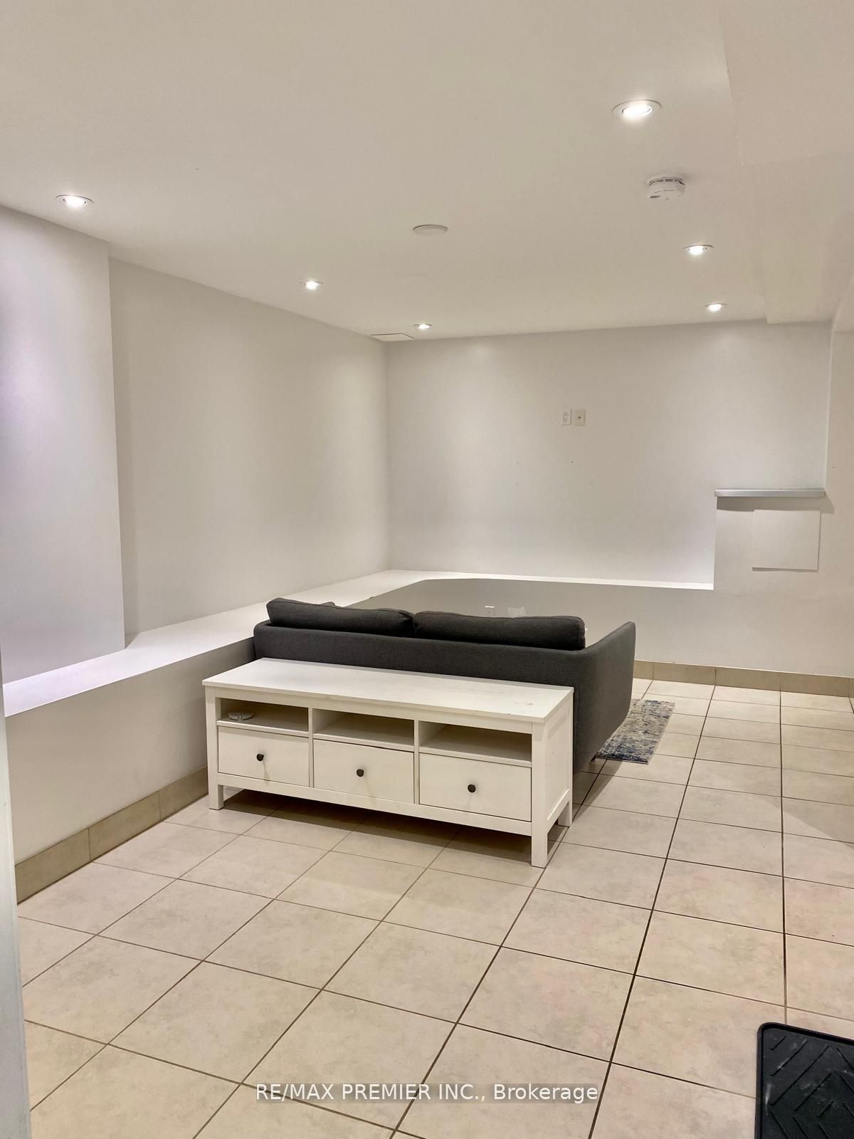 Additional image 6 of Lower-325 Willard Avenue, Toronto, ON, M6S 3R1