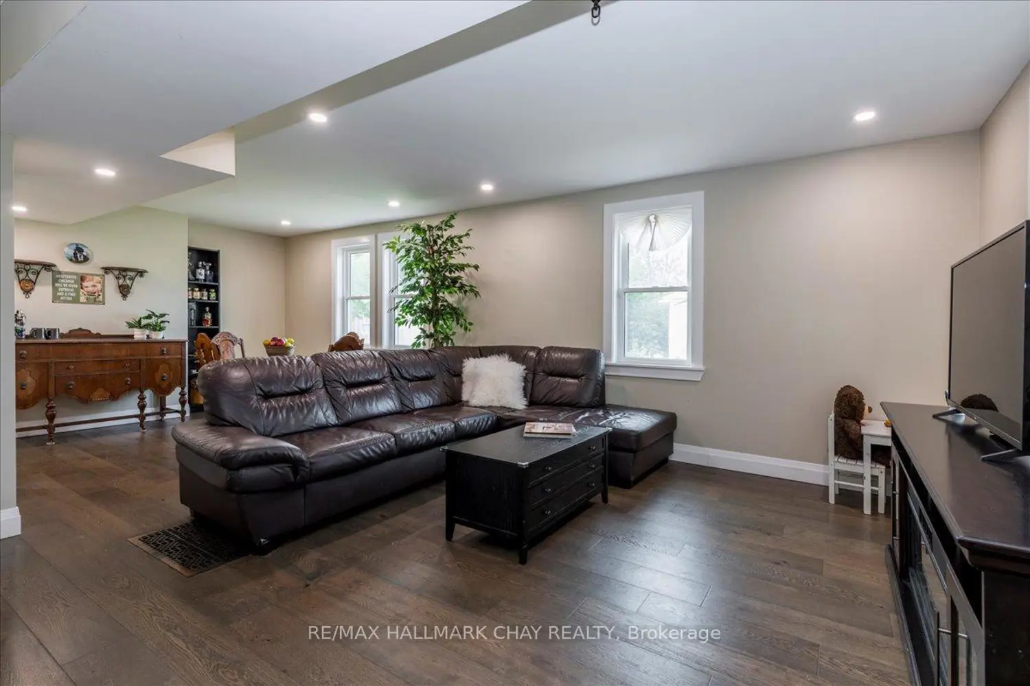 Additional image 4 of 3366 Muskoka Street