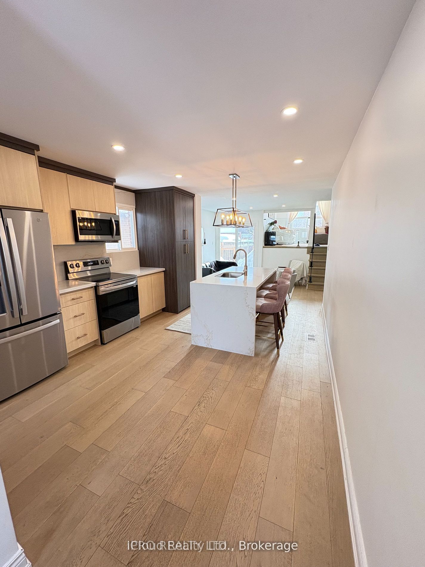 Additional image 5 of 852 Thistle Down Court, Mississauga, ON, L5C 3K6