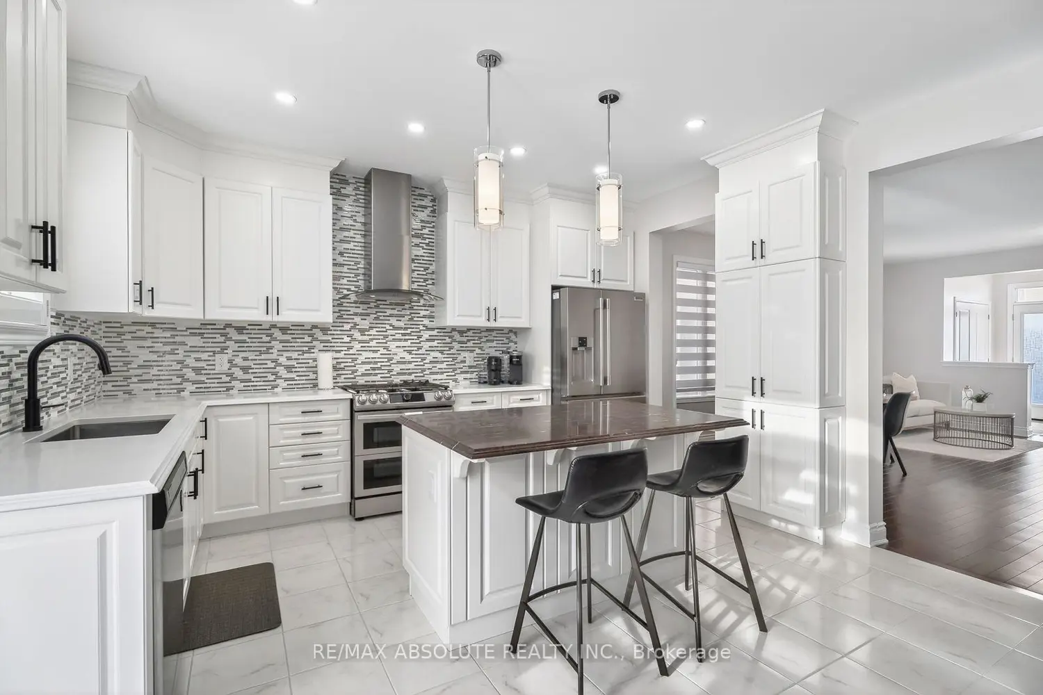 Additional image 6 of 1008 Manege Street