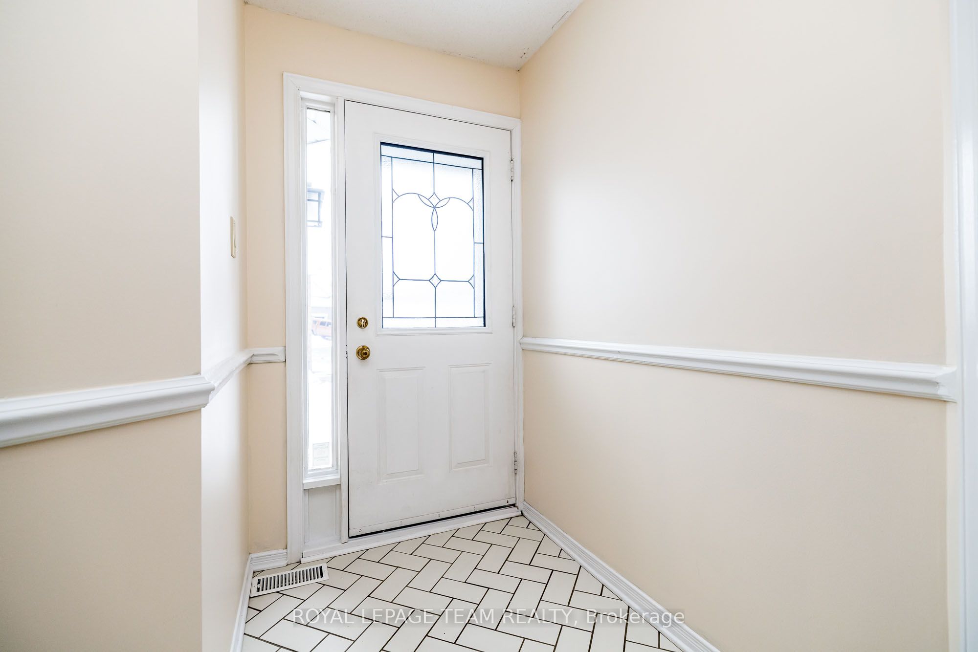 Additional image 4 of 27 Pine Needles Court, Ottawa, ON, K2S 1G5