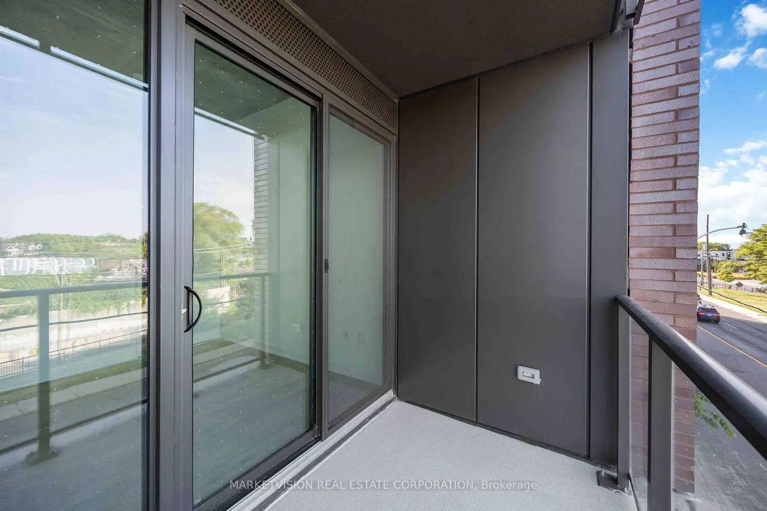 Additional image 20 of 2625 Dundas Street 414