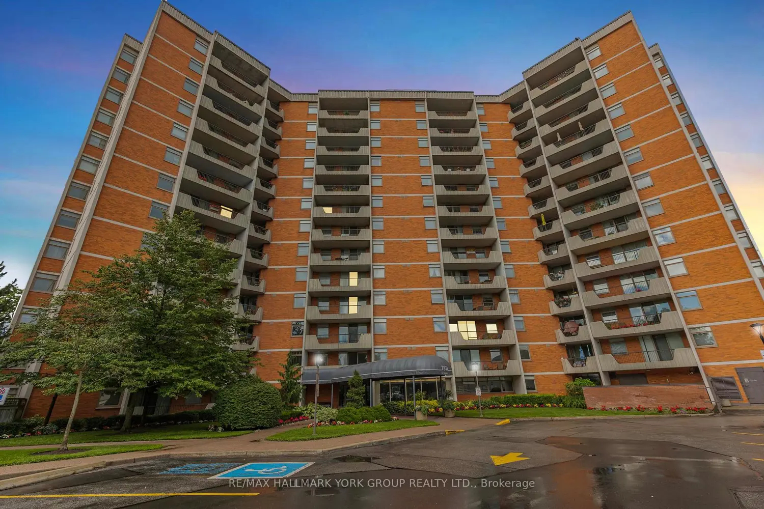 7811 Yonge Street 1007