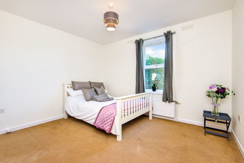 Additional image 4 of 2 bed flat for saleSt Nicholas Street, St Andrews KY16