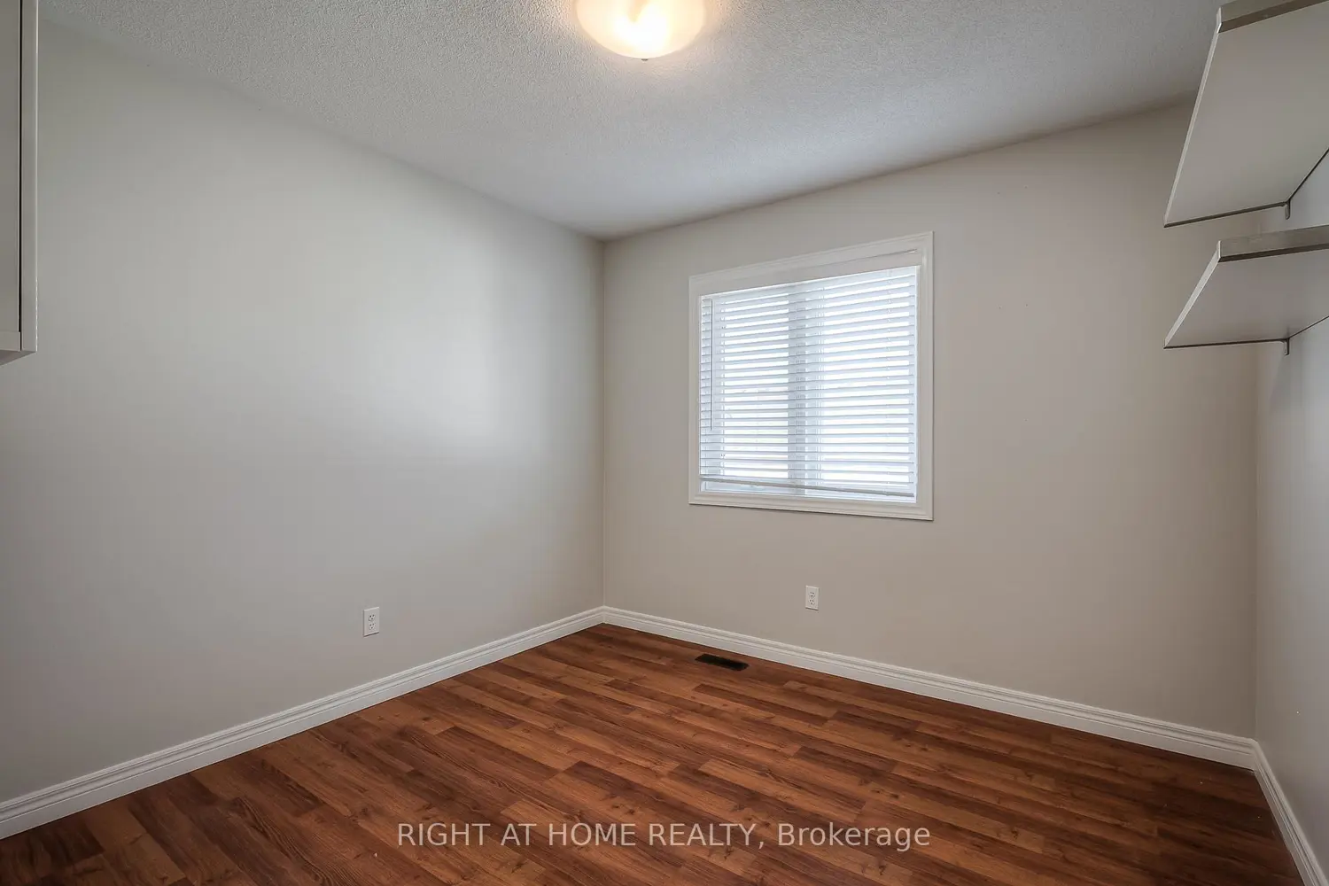 Additional image 7 of 3086 Highbourne Crescent