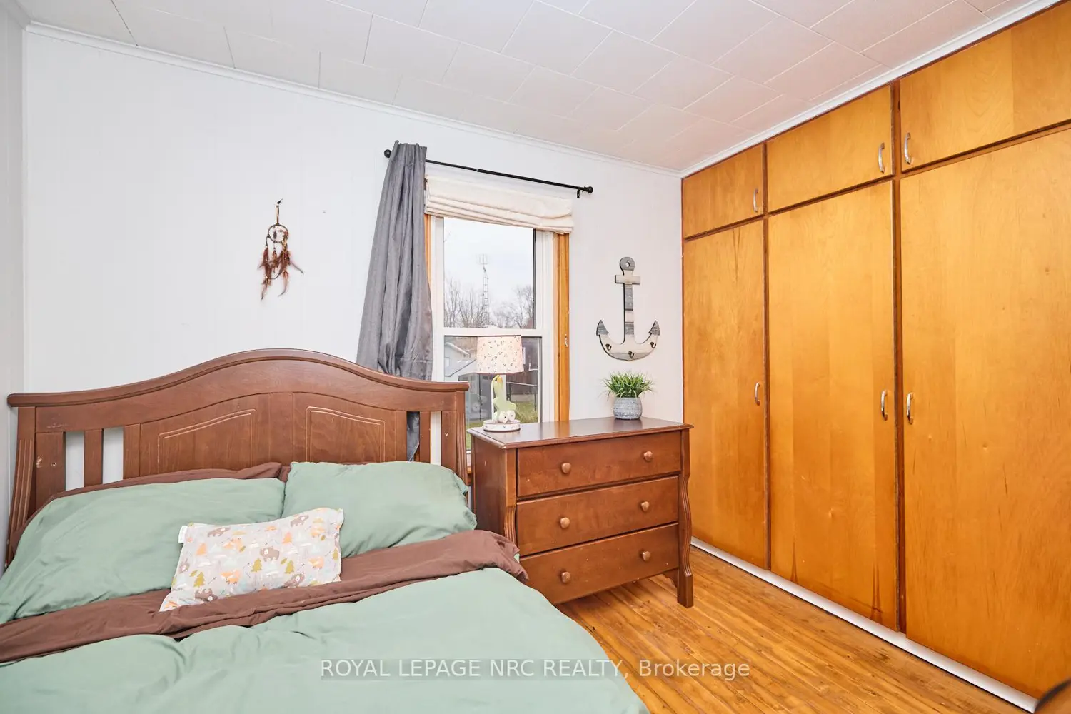 Additional image 9 of 48 Derner Line