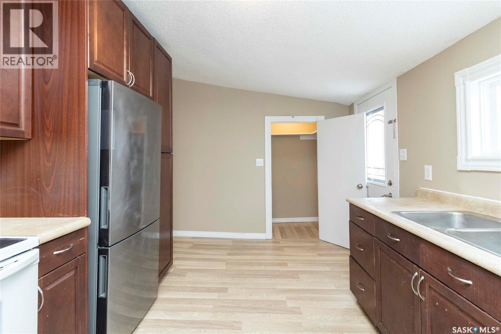 Additional image 5 of 325 S Avenue S, Saskatoon, SK, S7M3A1