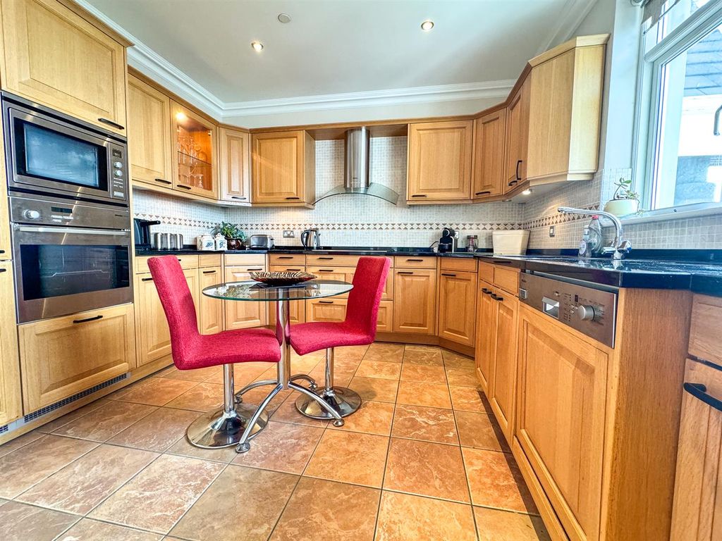 Additional image 13 of 2 bed flat for saleMajestic Apartments, King Edward Road, Onchan IM3
