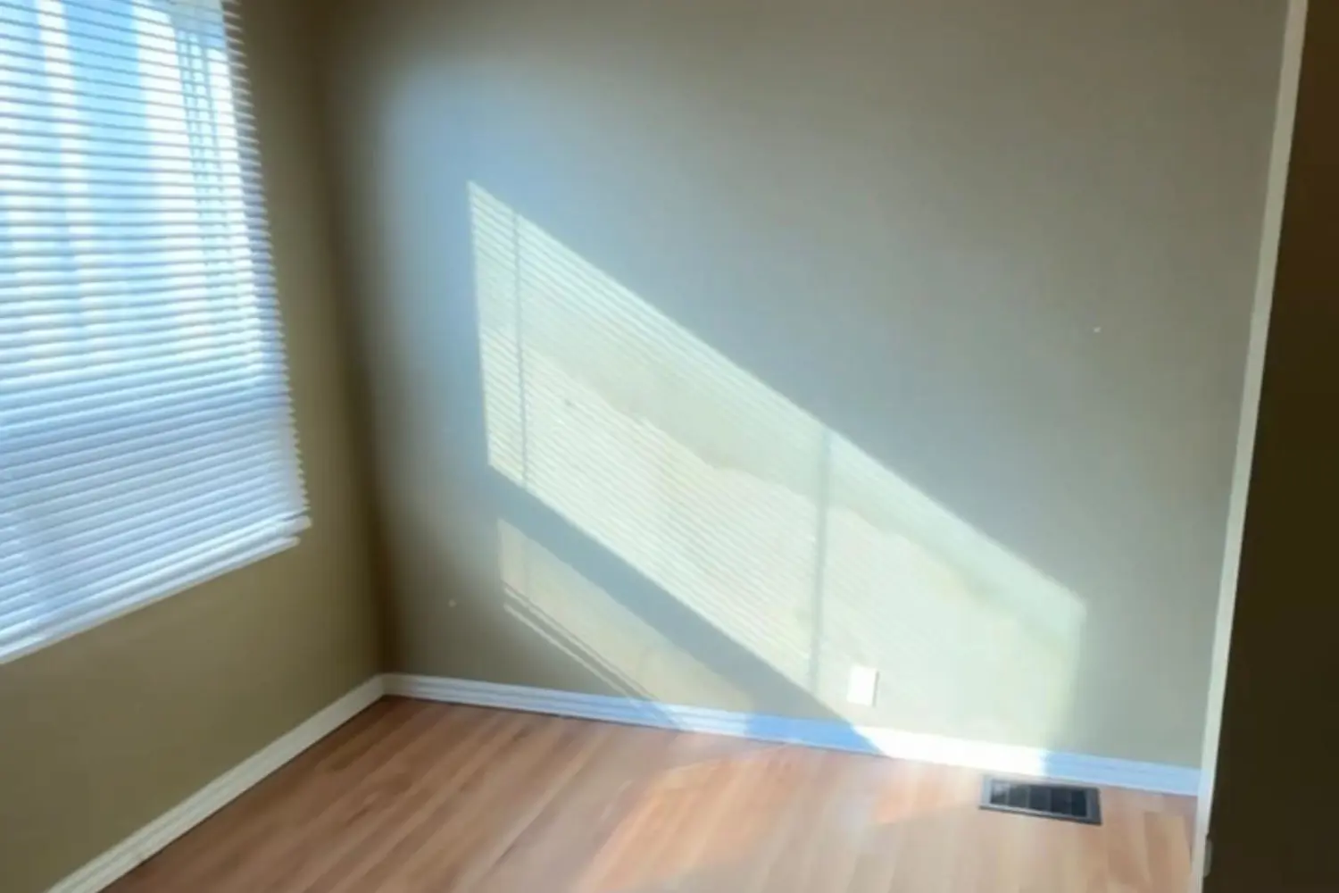 Additional image 3 of 714 Dundas Street