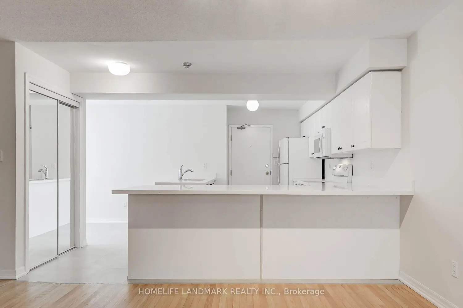 Additional image 10 of 118 Finch Avenue 19