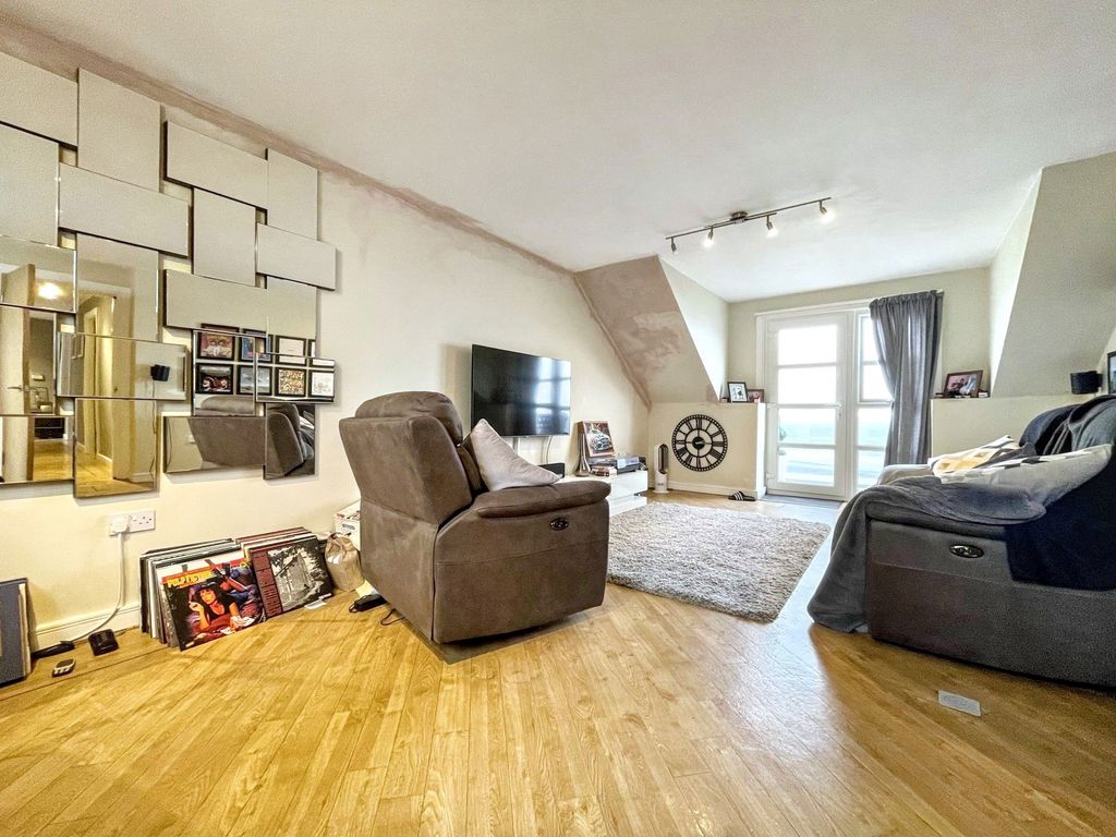 2 bed flat for saleMariners Point, Hartlepool TS24 photo 4