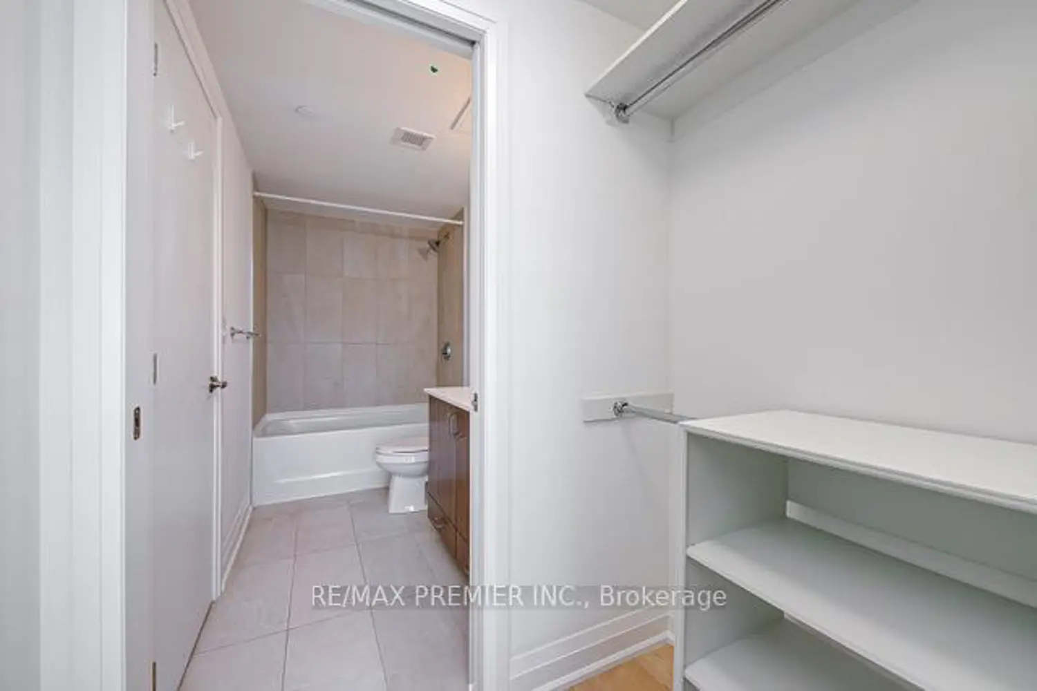 Additional image 14 of 58 Lakeside Terrace 1015