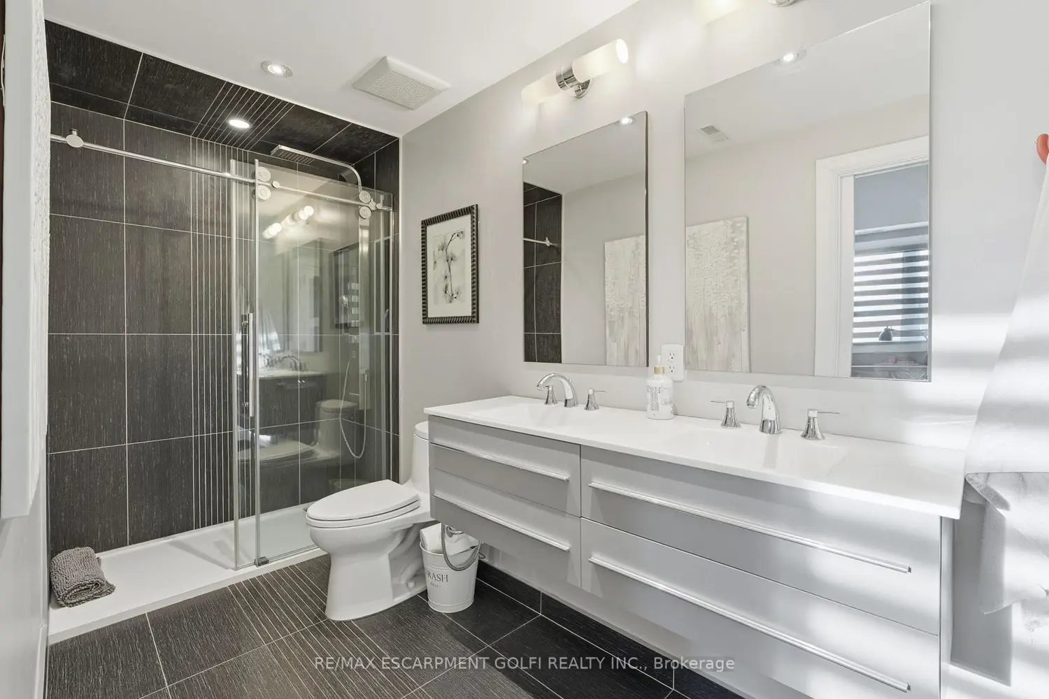 Additional image 11 of 3230 New Street 3