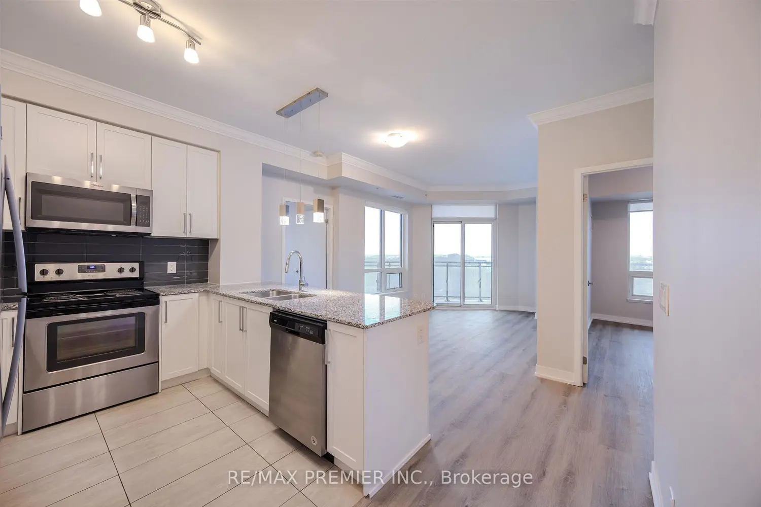 Additional image 8 of 840 Queens Plate Drive 1405