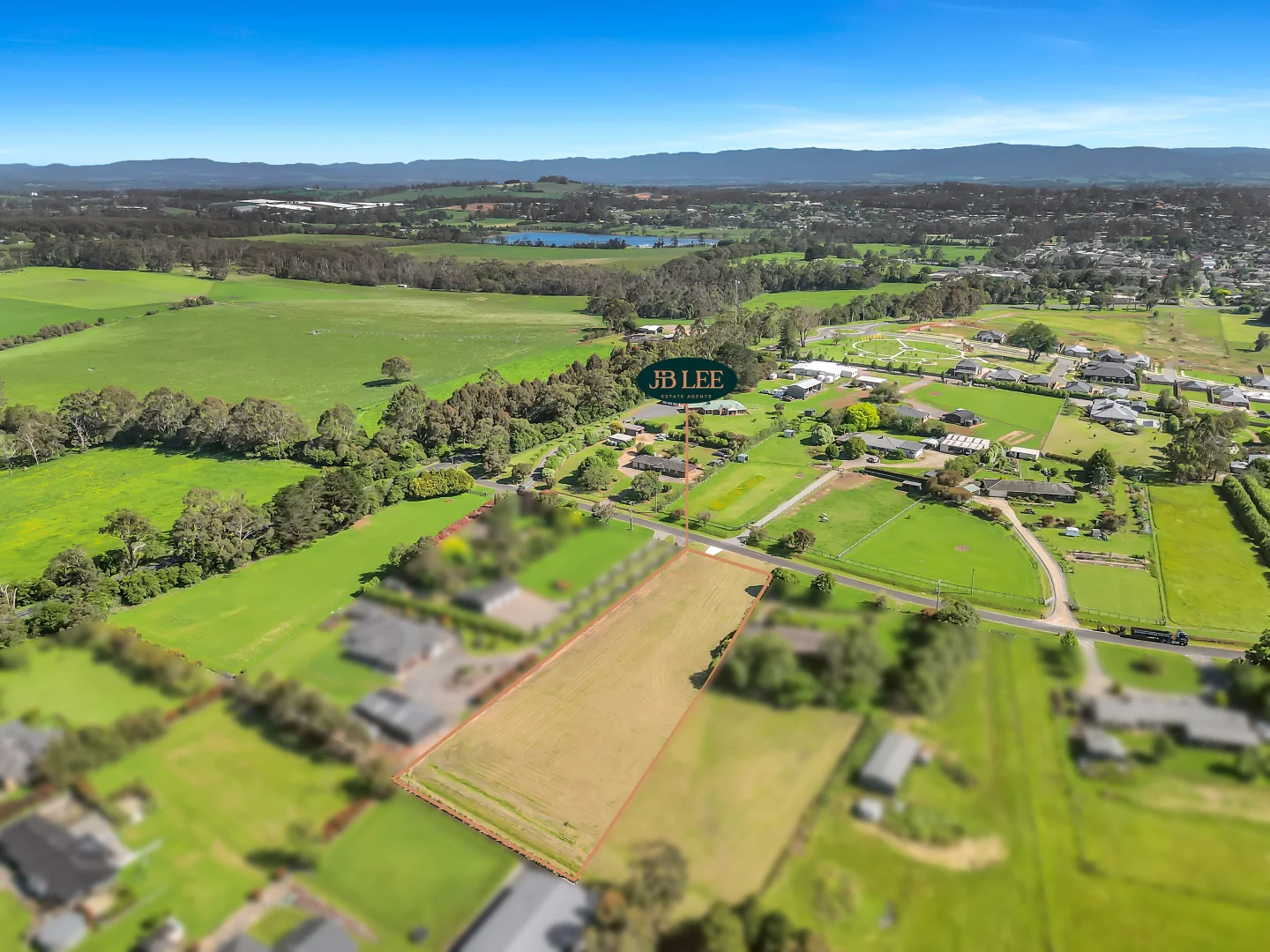 Additional image 3 of 1/12 Simper Court, Drouin VIC 3818