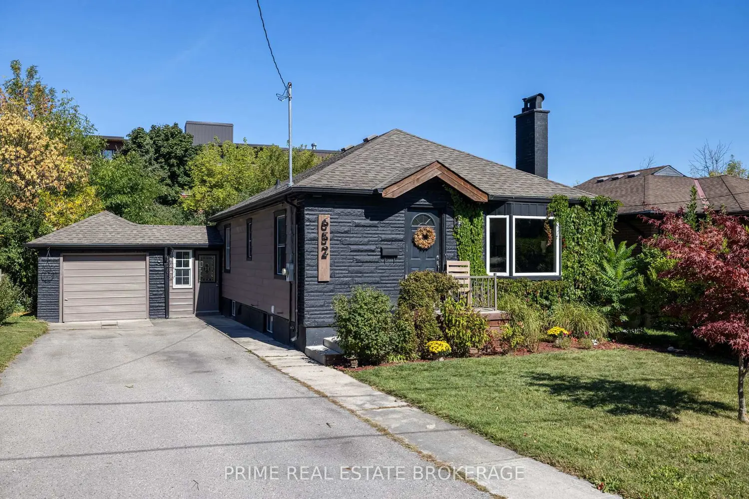 652 Percy Street photo 2