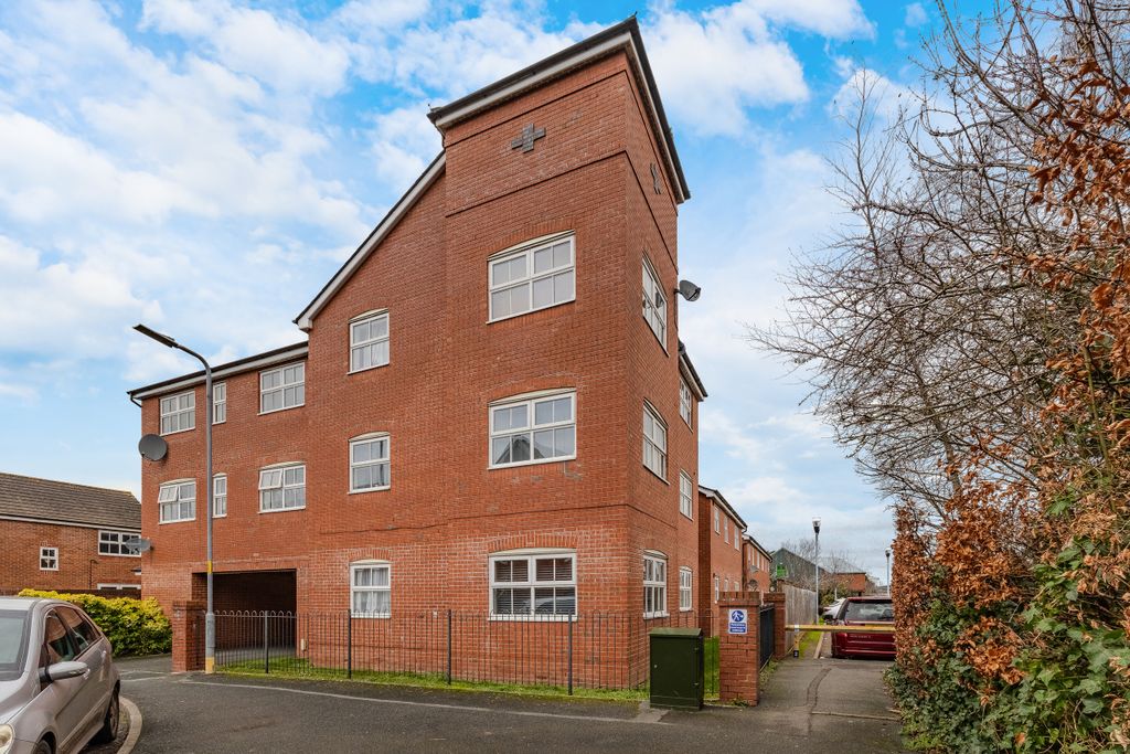 2 bed flat for saleWhitecross, Hereford HR4 photo 4