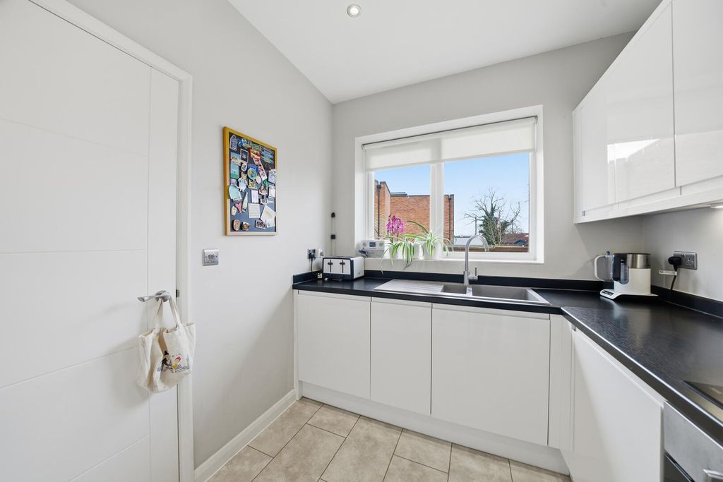 Additional image 8 of 3 bed terraced house for saleGrenville Drive, West Bridgford NG2