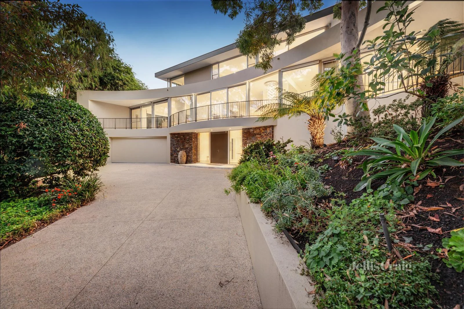 4 Pleasant View Crescent, Wheelers Hill VIC 3150