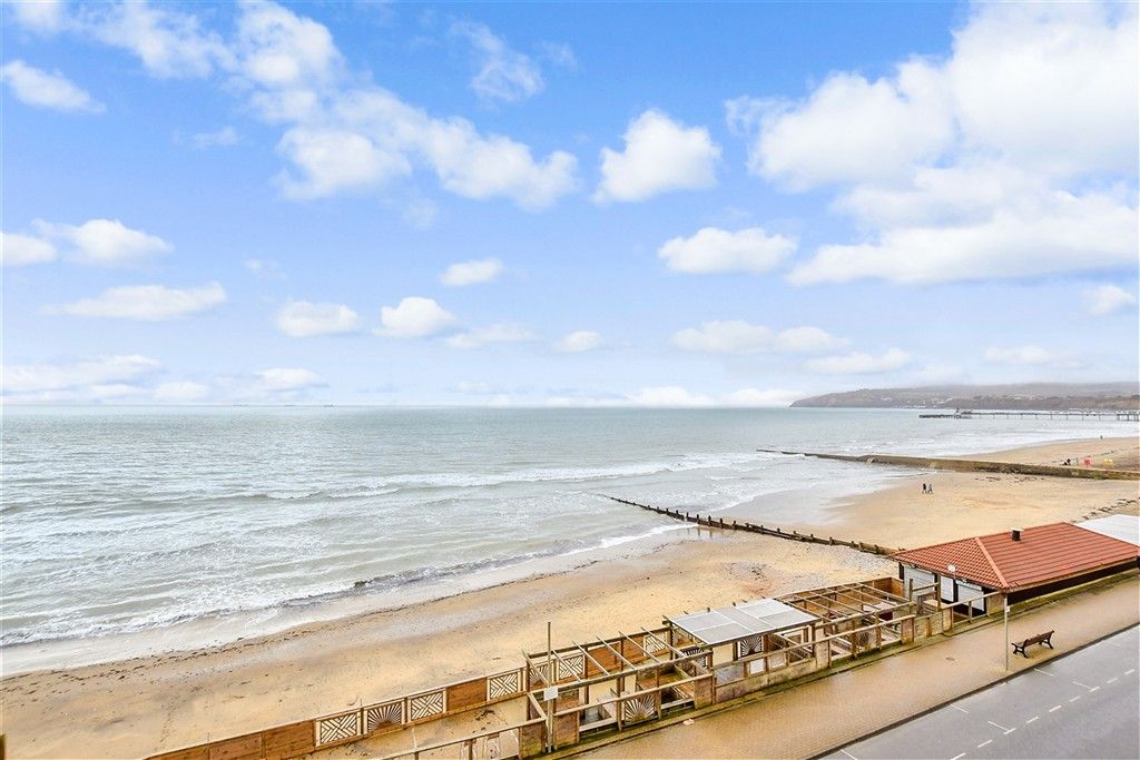 3 bed flat for saleBreakwater Way, Breakwaters, Sandown, Isle Of Wight PO36 photo 3