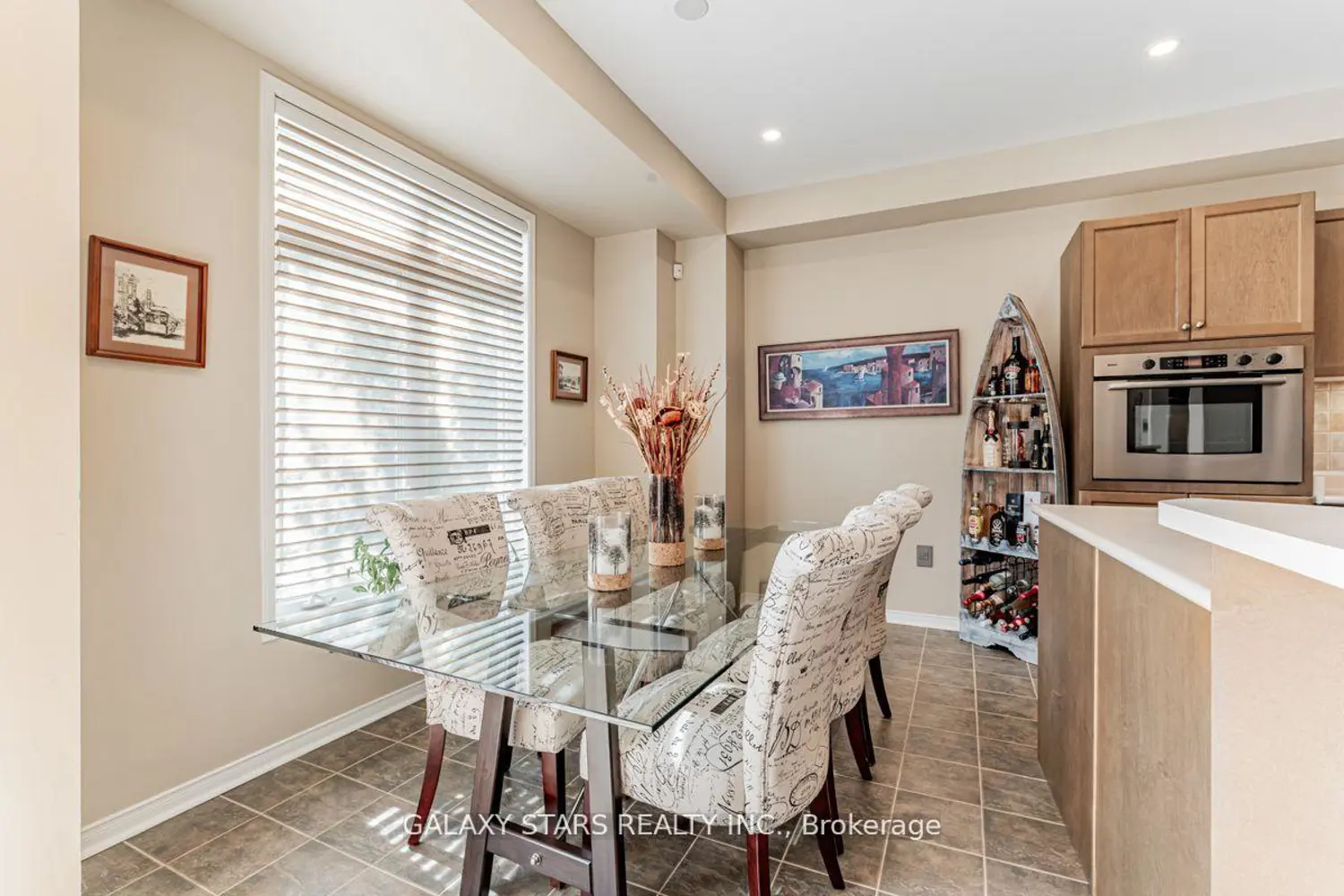 24 Post Oak Drive photo 3