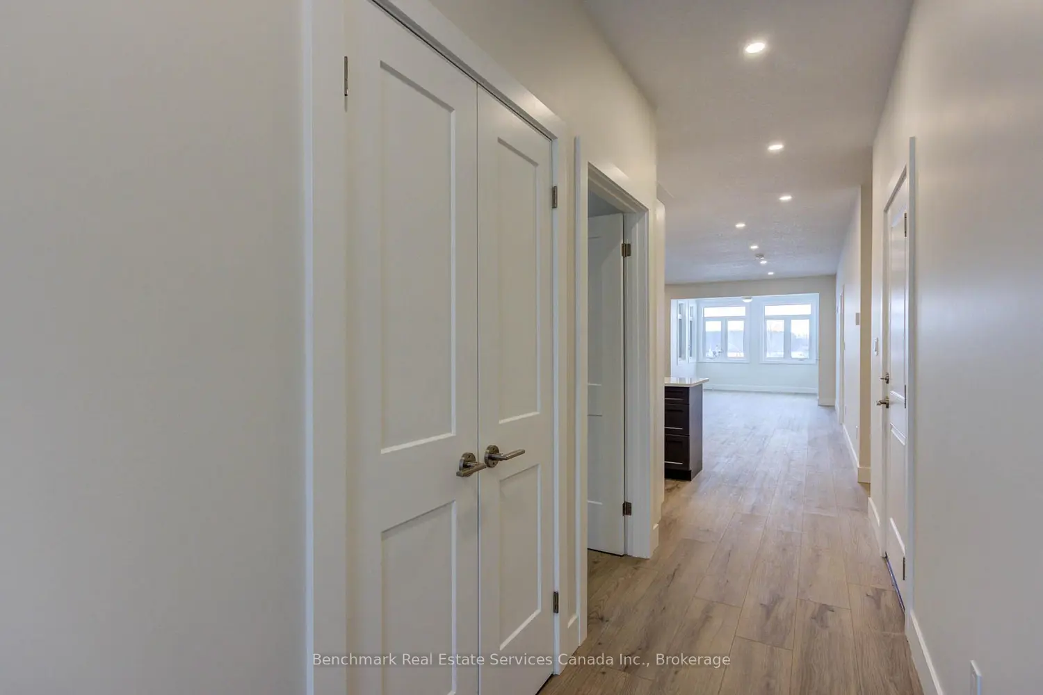 63 Cavalier Crescent photo 4