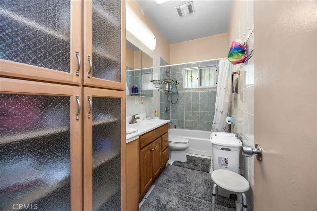 Additional image 115 of 451 E Vernon Ave, Los Angeles, CA 90011