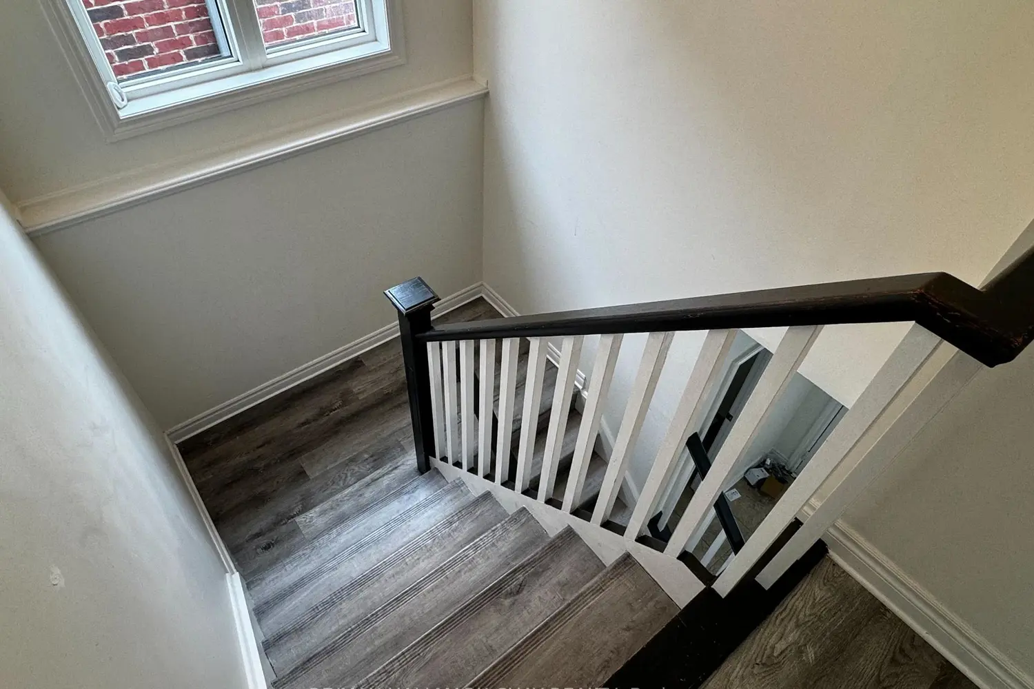 Additional image 8 of 77 White Crescent