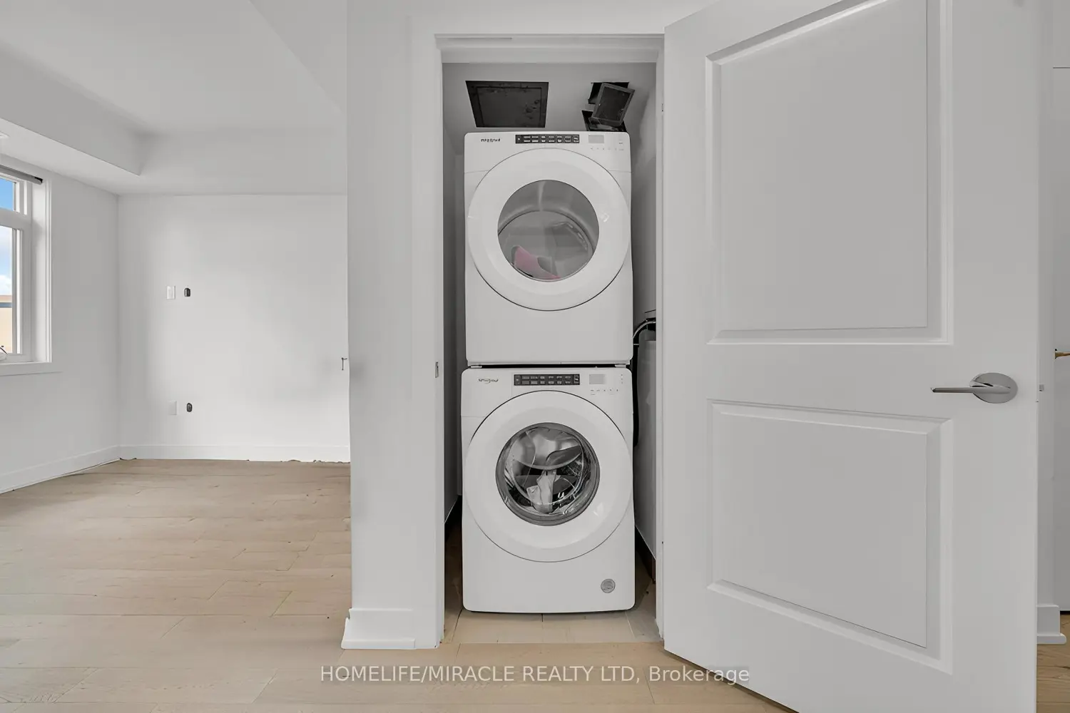 Additional image 10 of 1062 Douglas Mccurdy Common 230