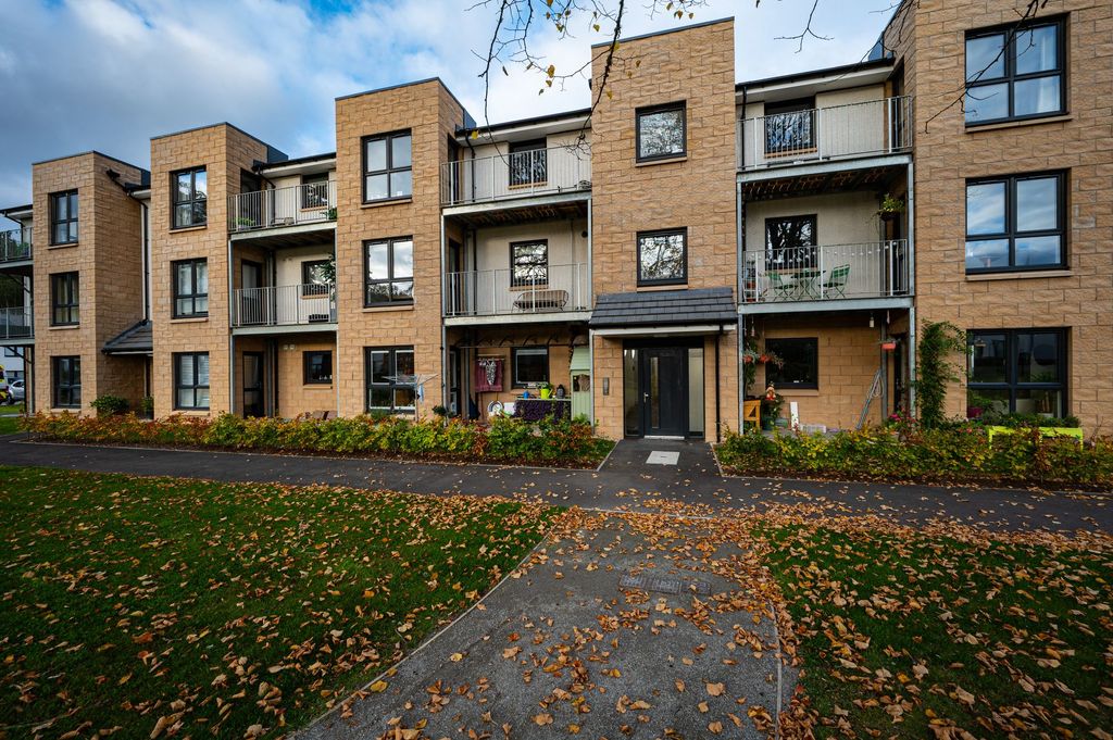 2 bed flat for saleDunain Square, Inverness IV3