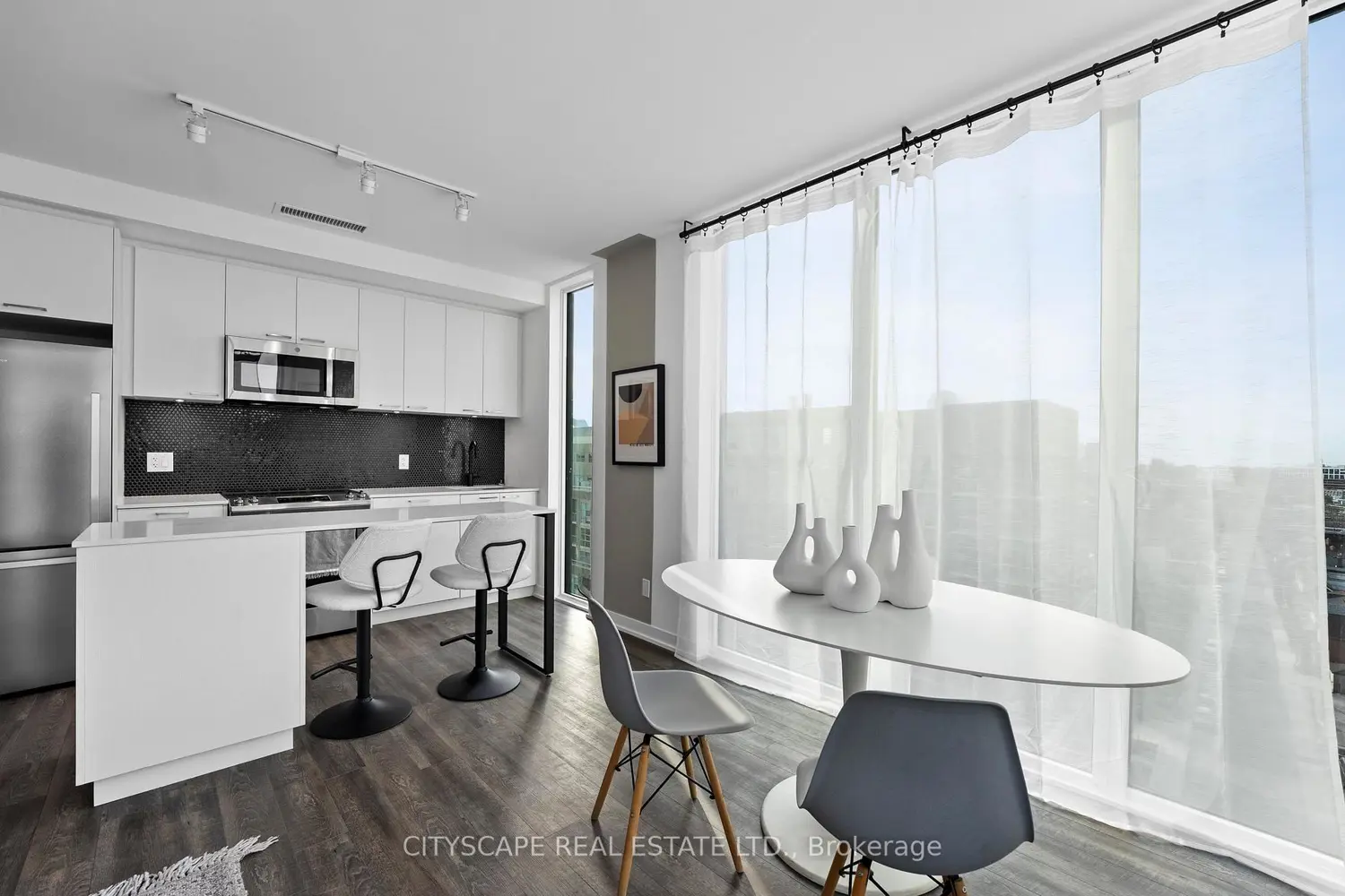 Additional image 4 of 1808 St Clair Avenue 1104