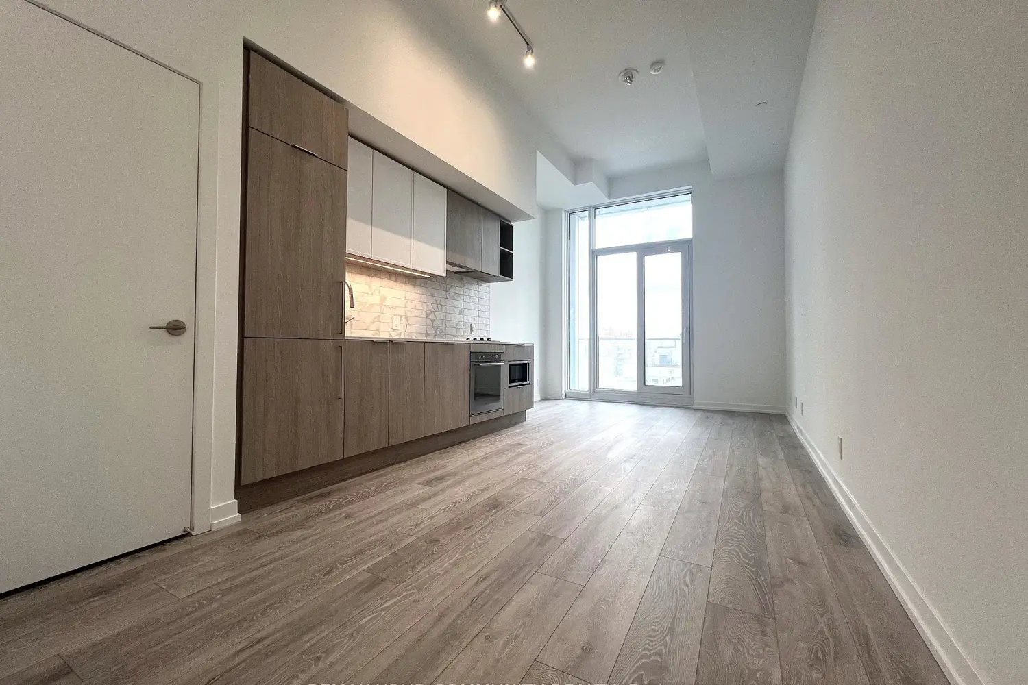 Additional image 3 of 2020 Bathurst Street 1016