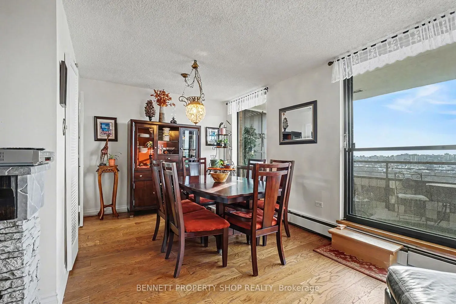 505 St Laurent Boulevard 1402 photo 2