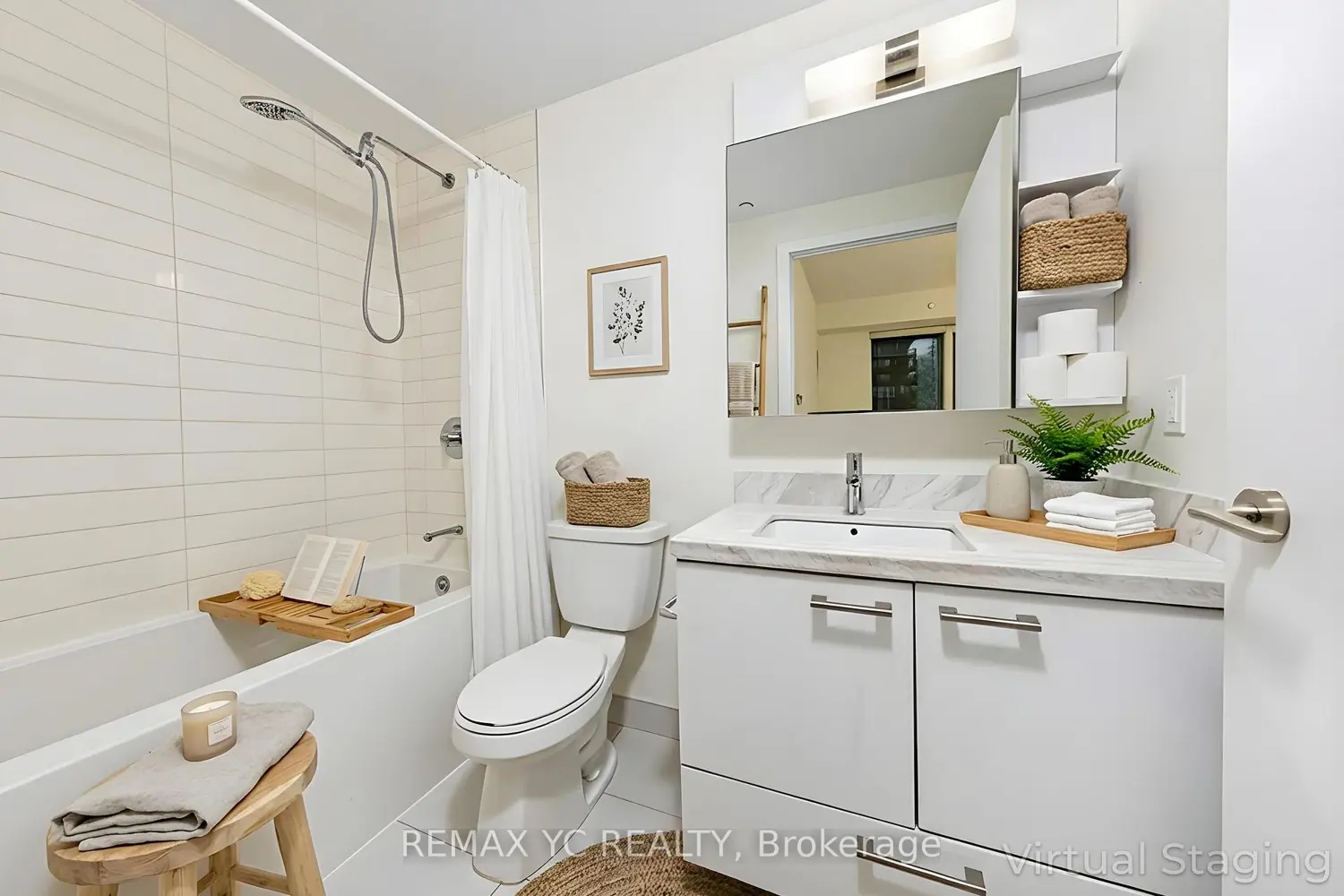 Additional image 9 of 2221 Yonge Street 1111