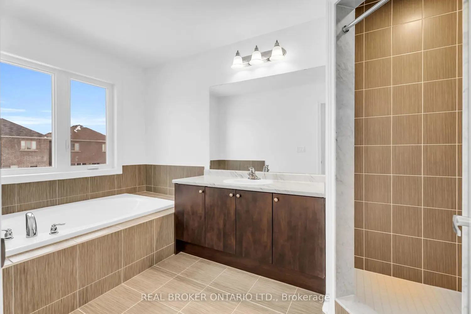 Additional image 11 of 398 Vandusen Avenue