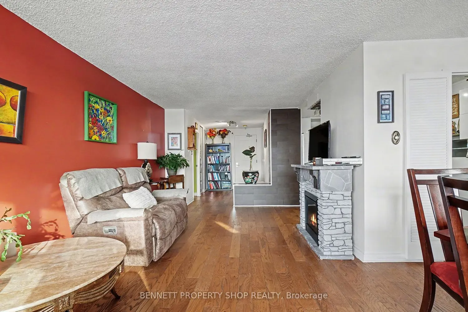 505 St Laurent Boulevard 1402 photo 3