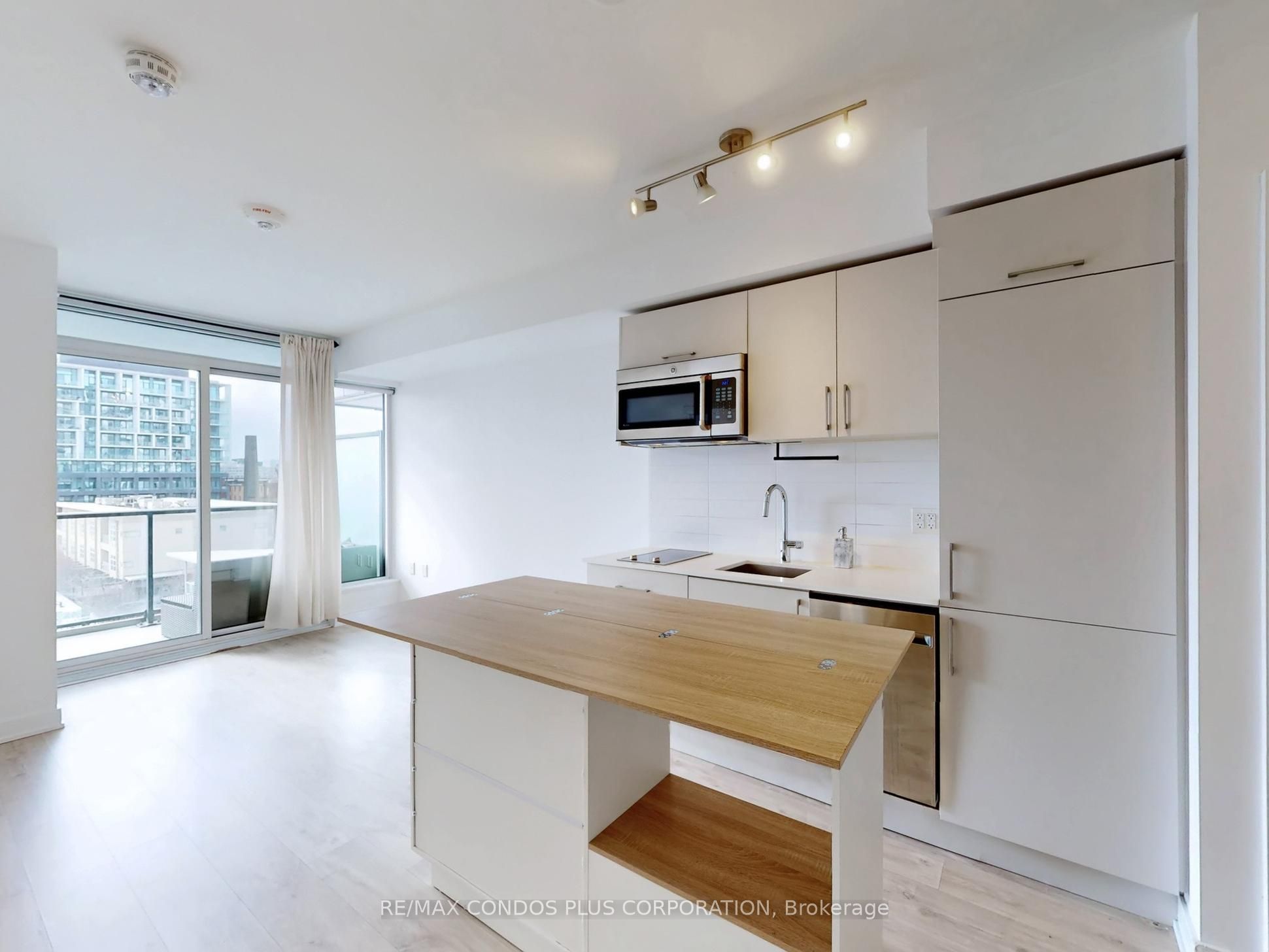 410-27 Bathurst Street, Toronto, ON, M5V 0R1