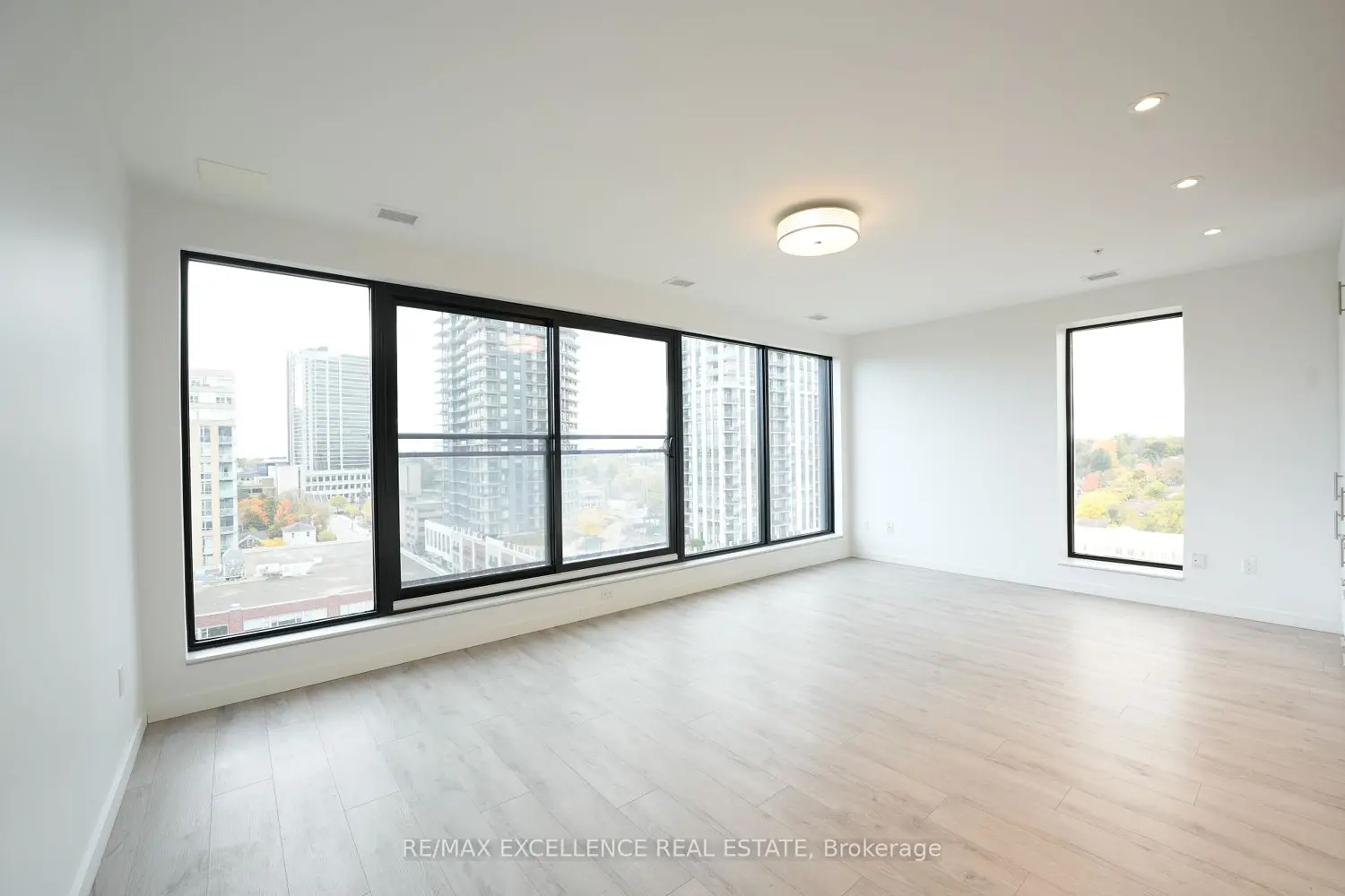 Additional image 2 of 181 King Street 1002