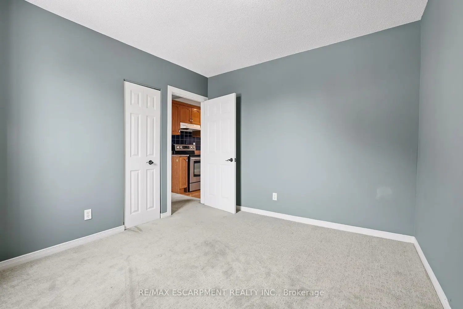 Additional image 14 of 97 Connaught Avenue 10