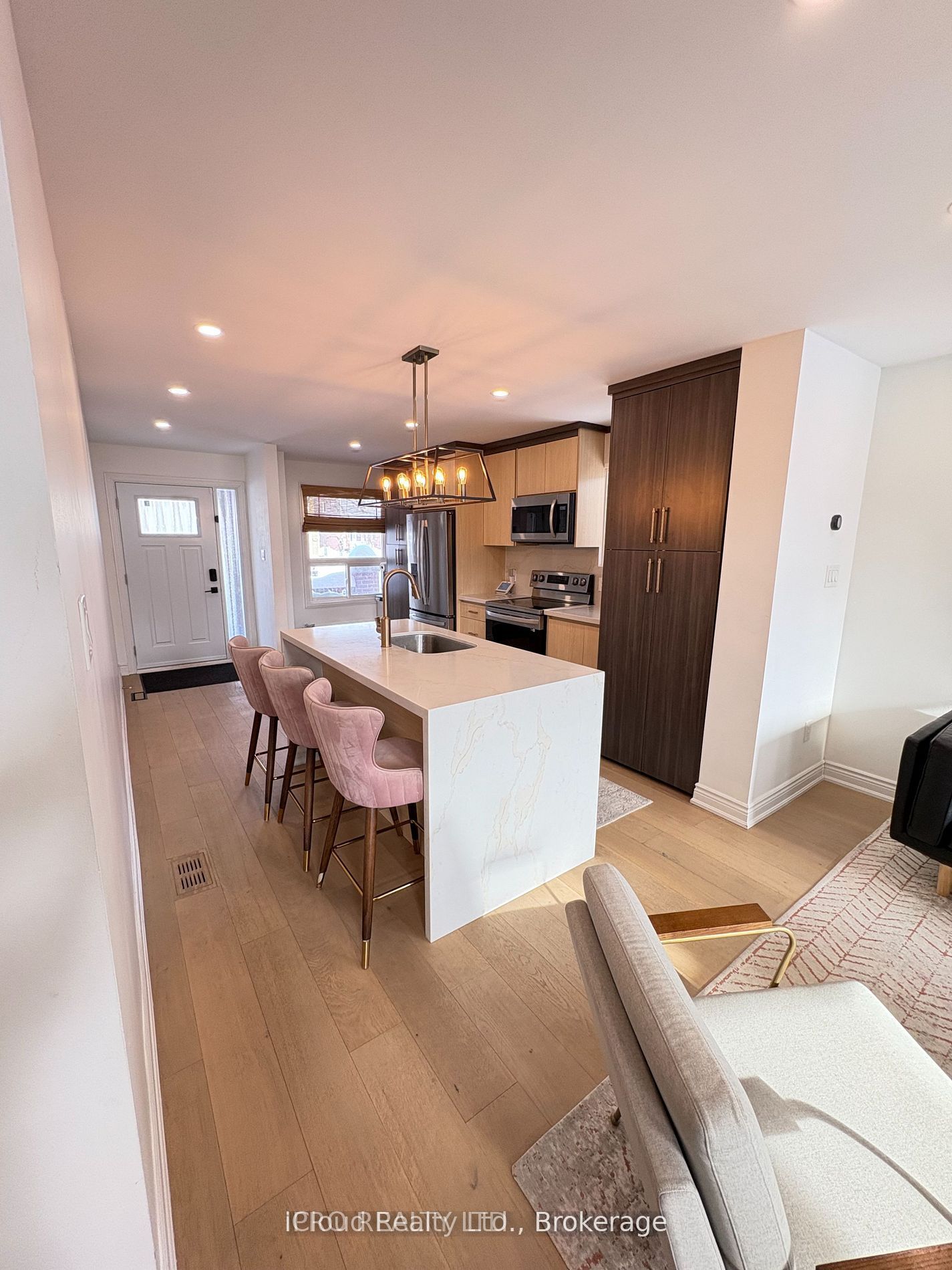 Additional image 3 of 852 Thistle Down Court, Mississauga, ON, L5C 3K6