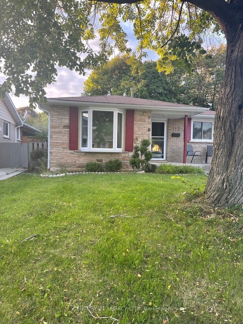 129 Mccraney Street W, Oakville, ON, L6H 1H5