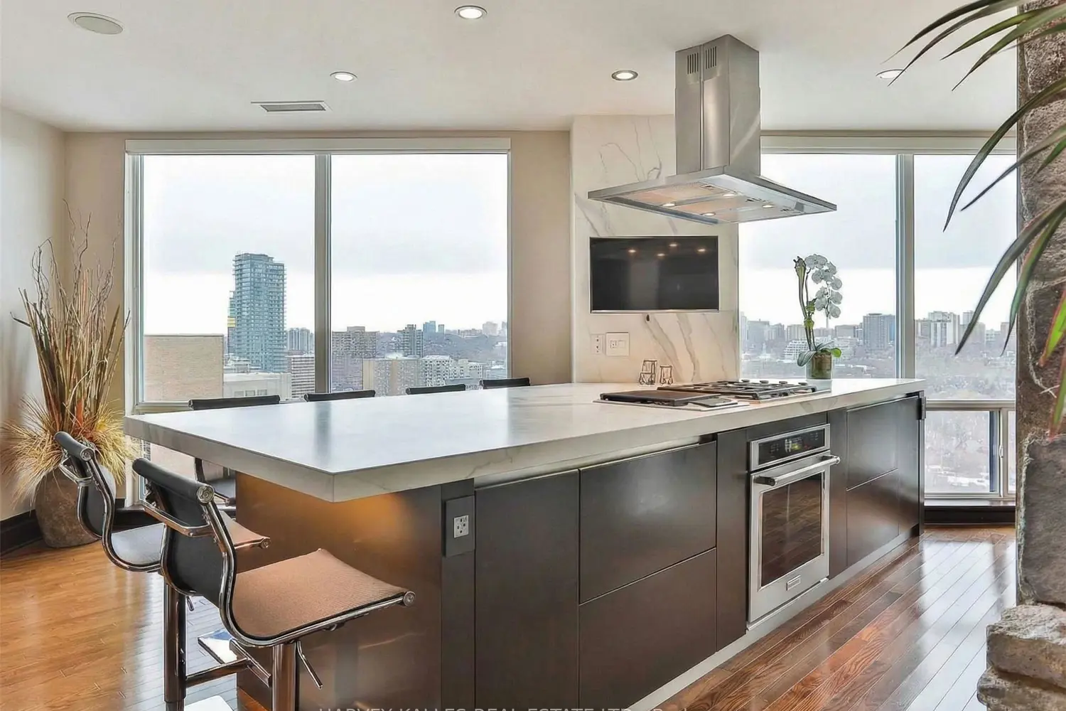 Additional image 13 of 300 Bloor Street 2701