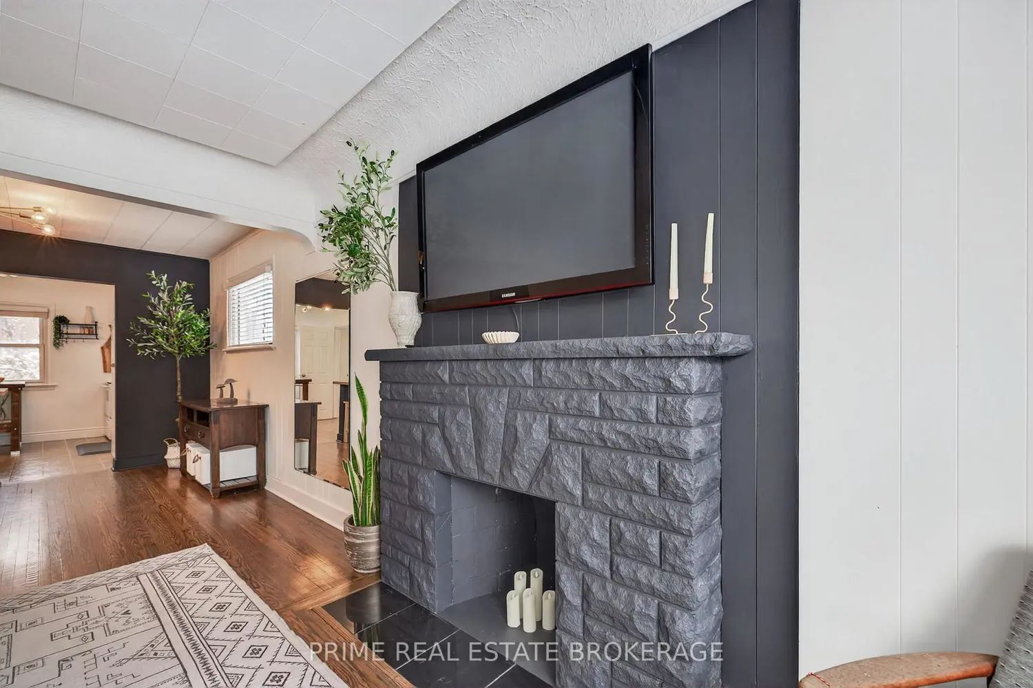 652 Percy Street photo 3