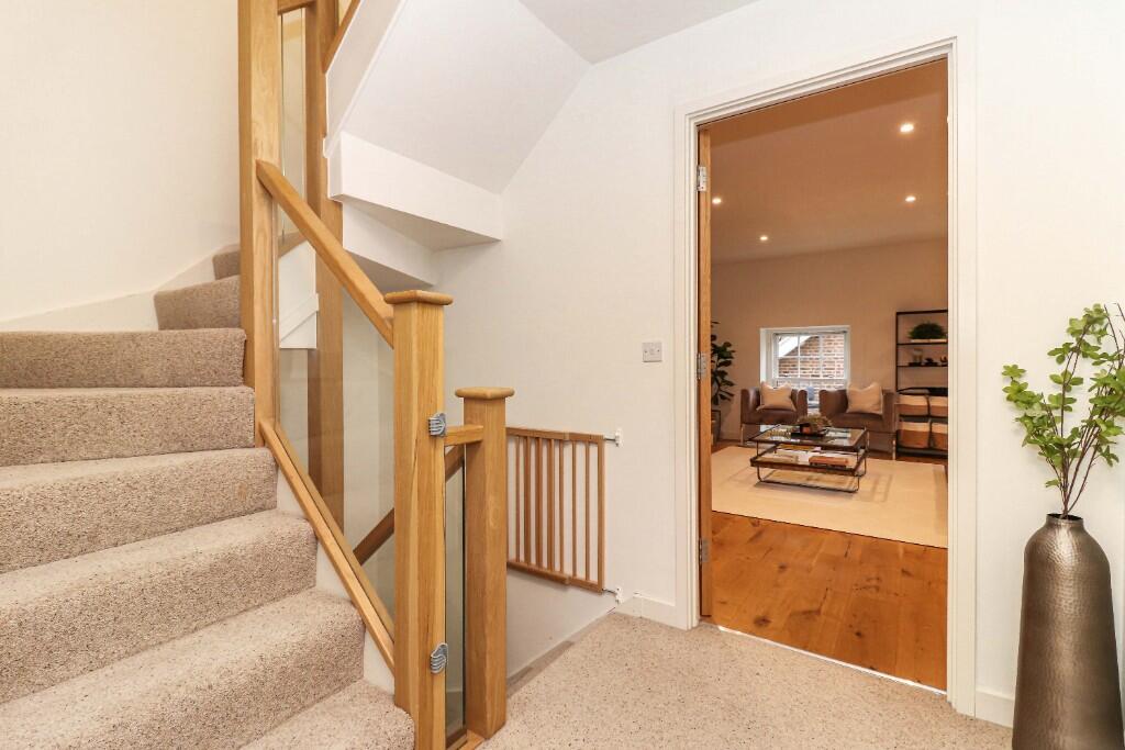 Additional image 10 of Oak Tree Gardens, St. Albans, Hertfordshire, AL1