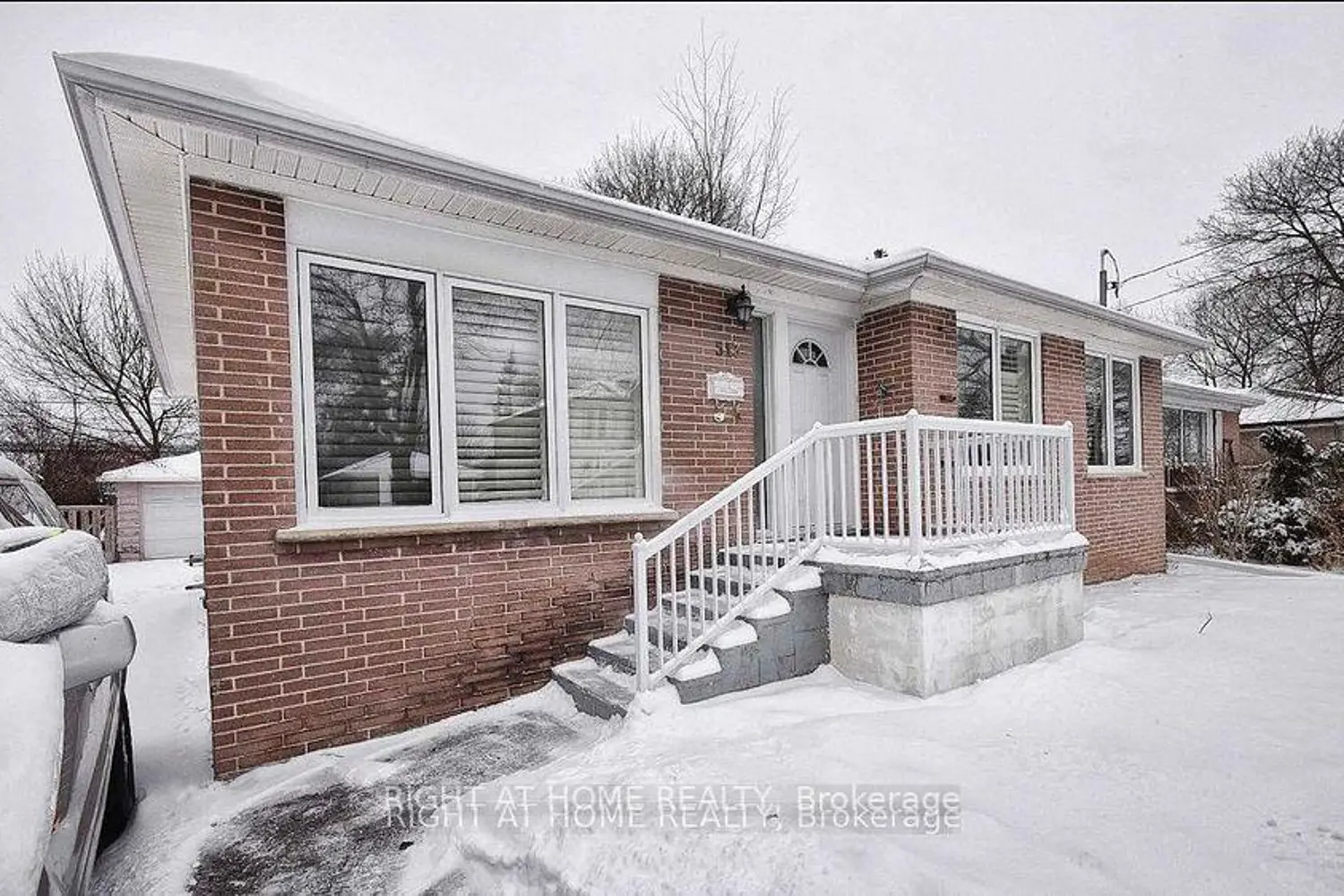 513 Lynett Crescent photo 4