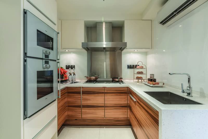 Additional image 49 of 9 Leonie Hill