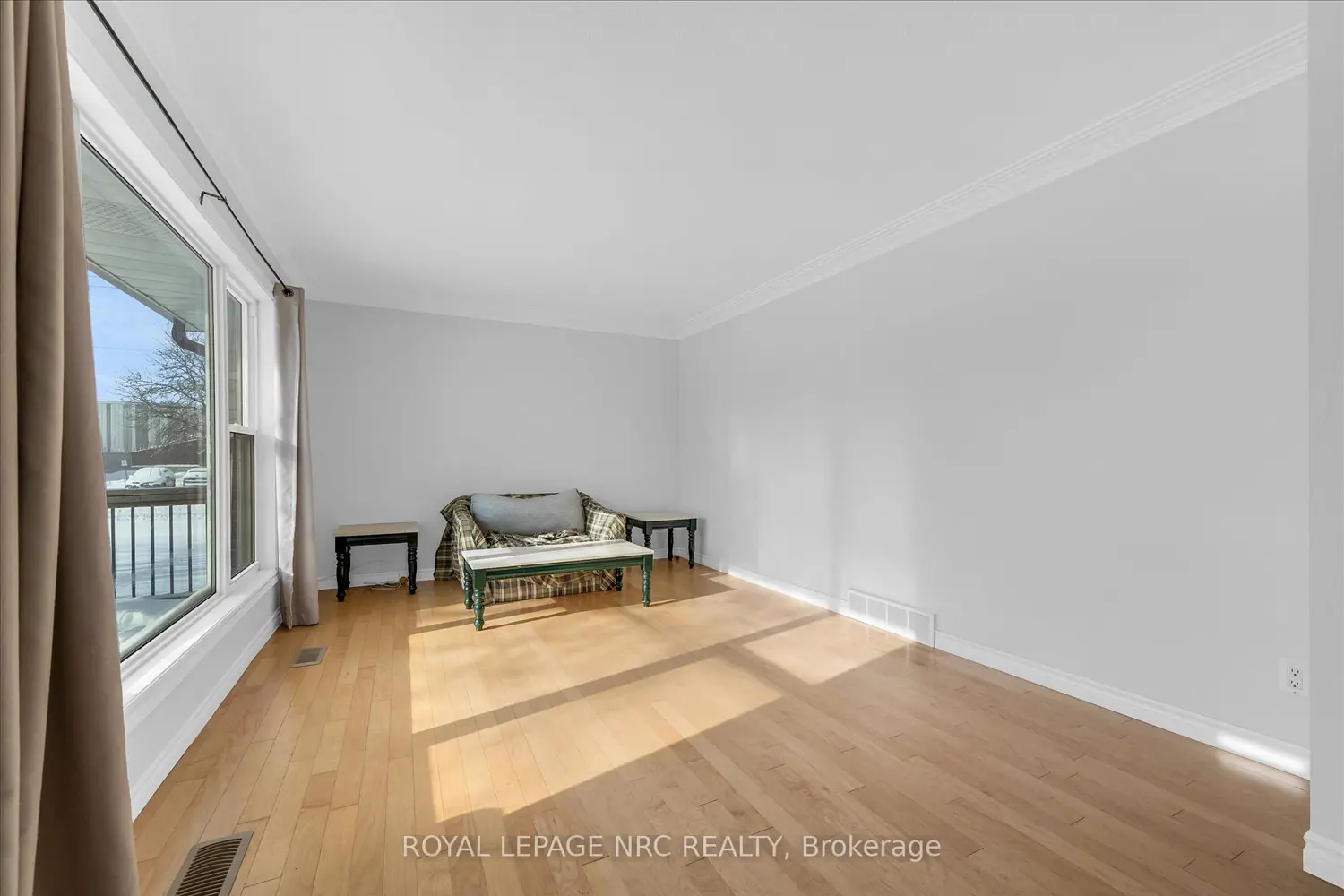 162 Ryerson Street photo 3