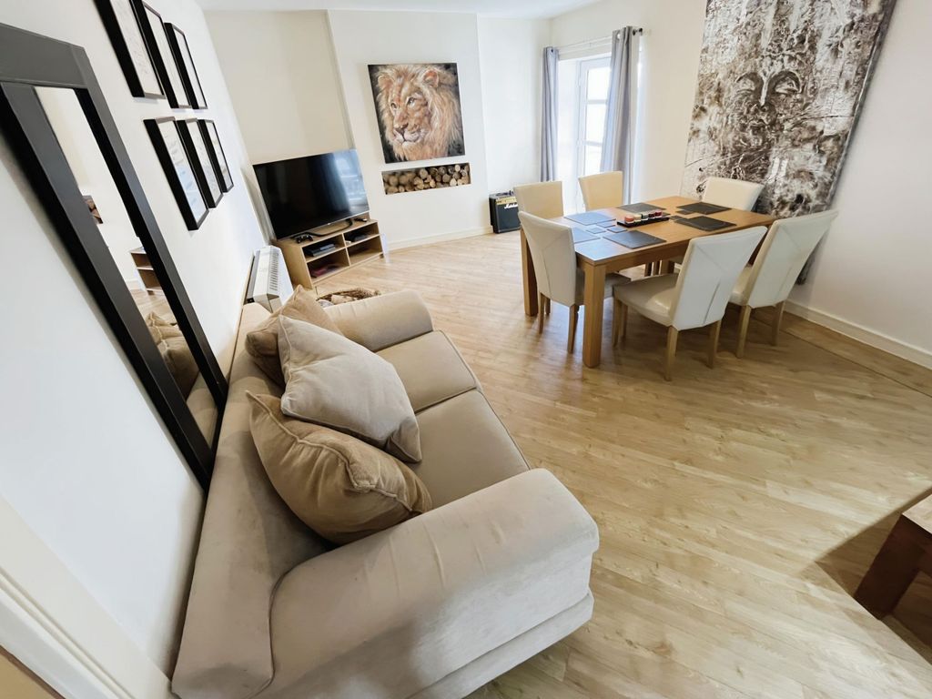 2 bed flat for saleMariners Point, Hartlepool TS24 photo 2