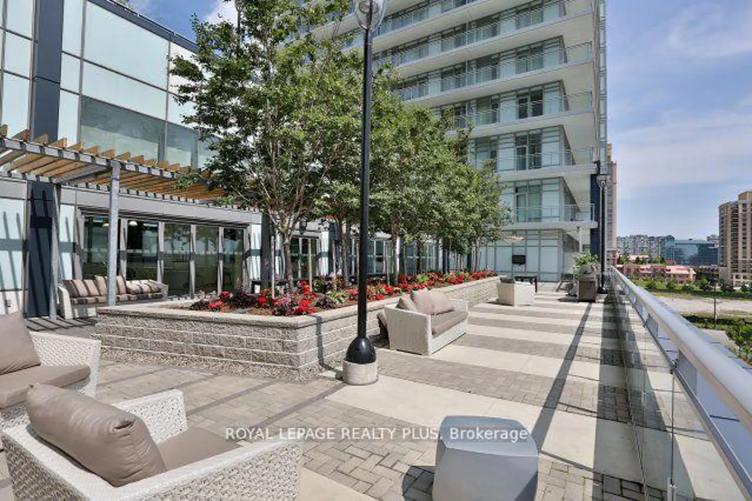 Additional image 18 of 360 Square One Drive 812